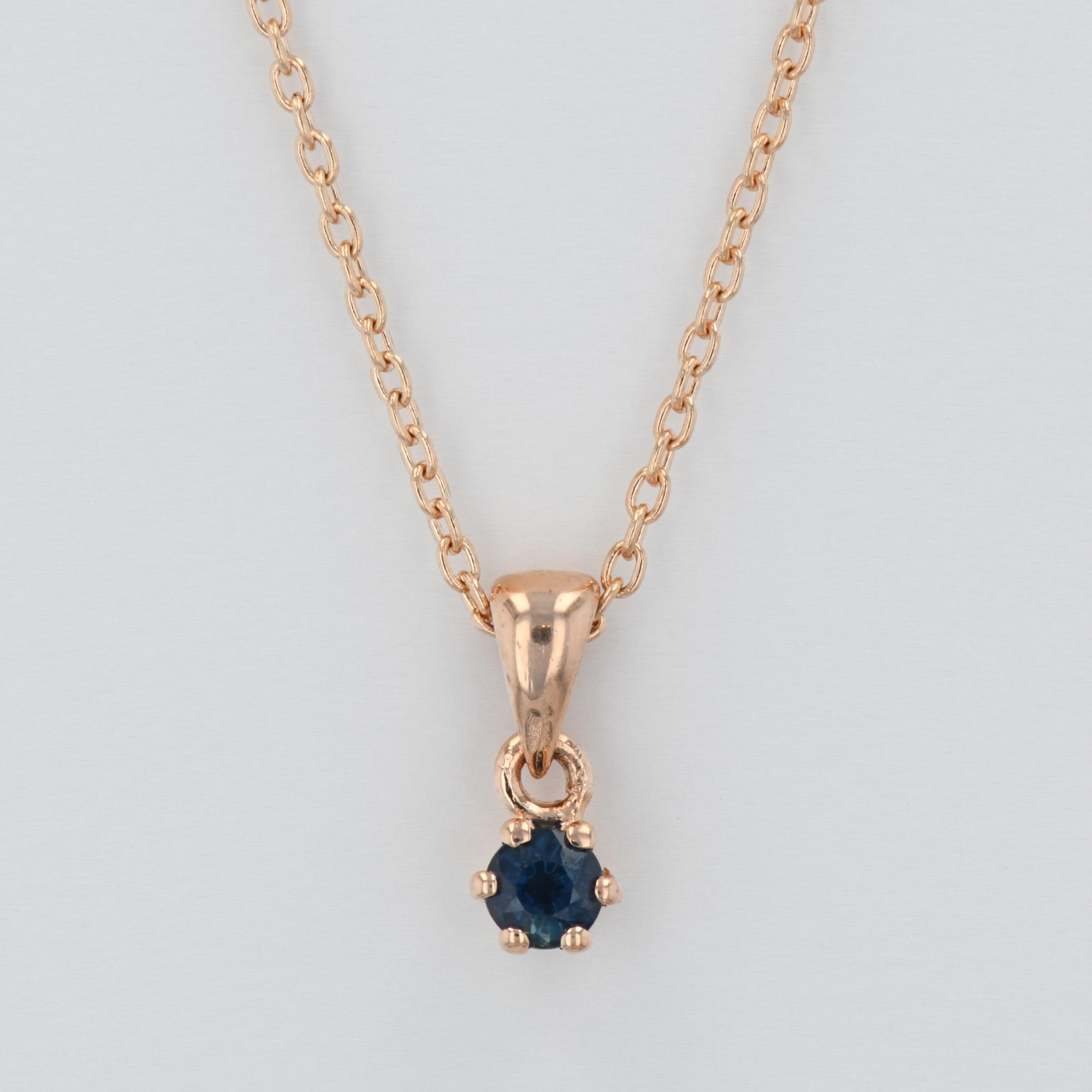 Lant cu pandantiv, aur roz 18k cu safir