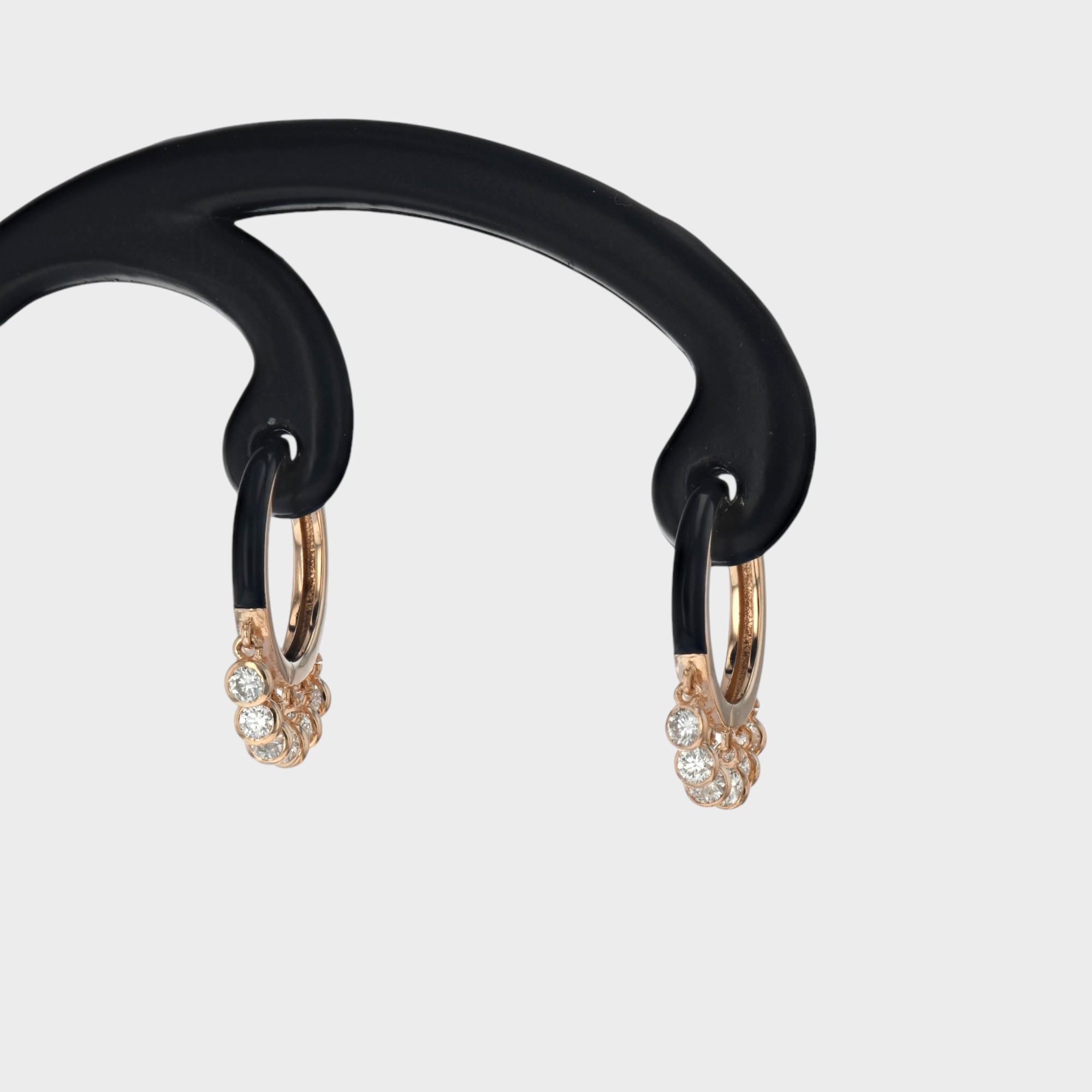 Cercei aur roz 18k si email negru, 2,93 grame cu diamante