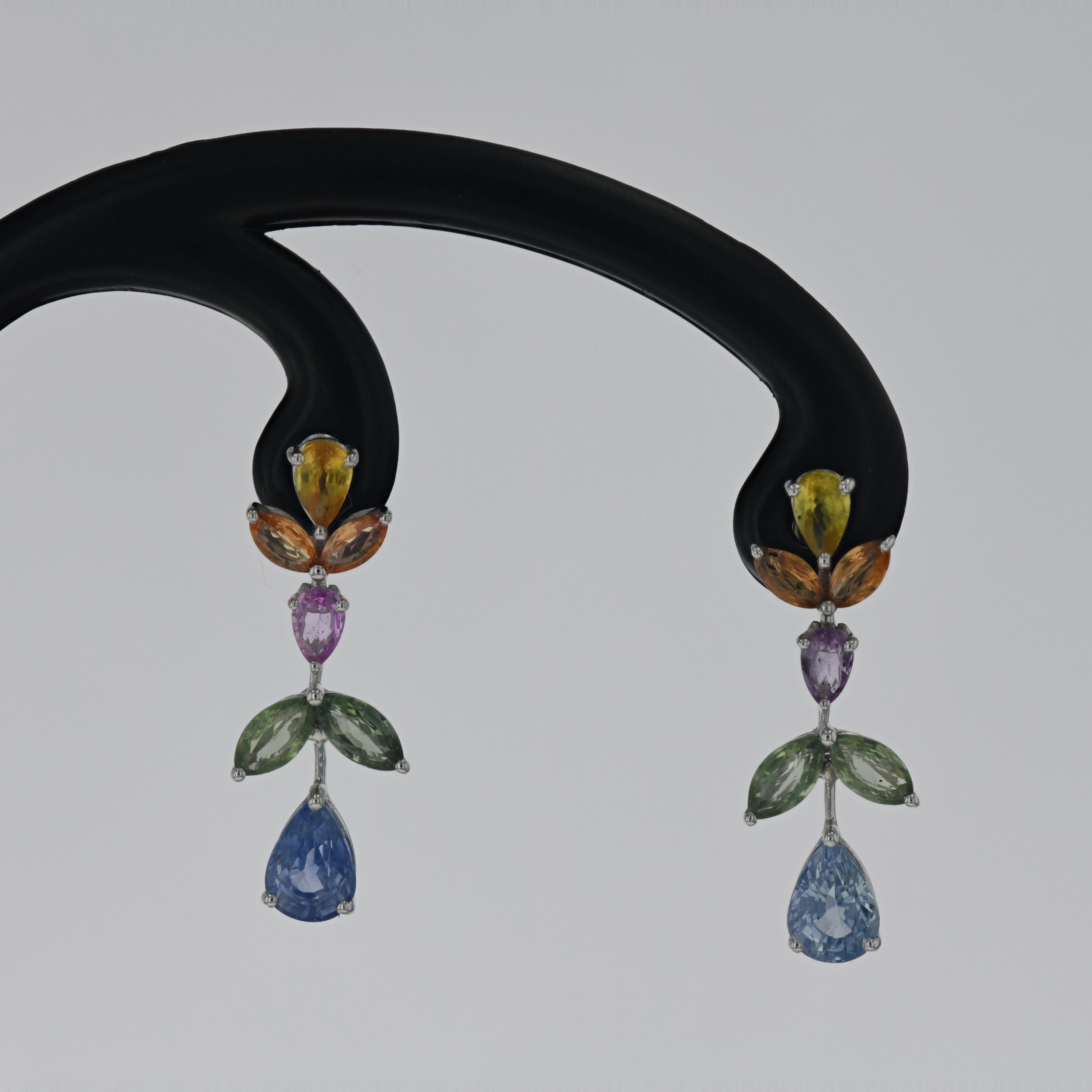 Cercei din aur alb 18k, 4,14 grame, cu safire multicolore