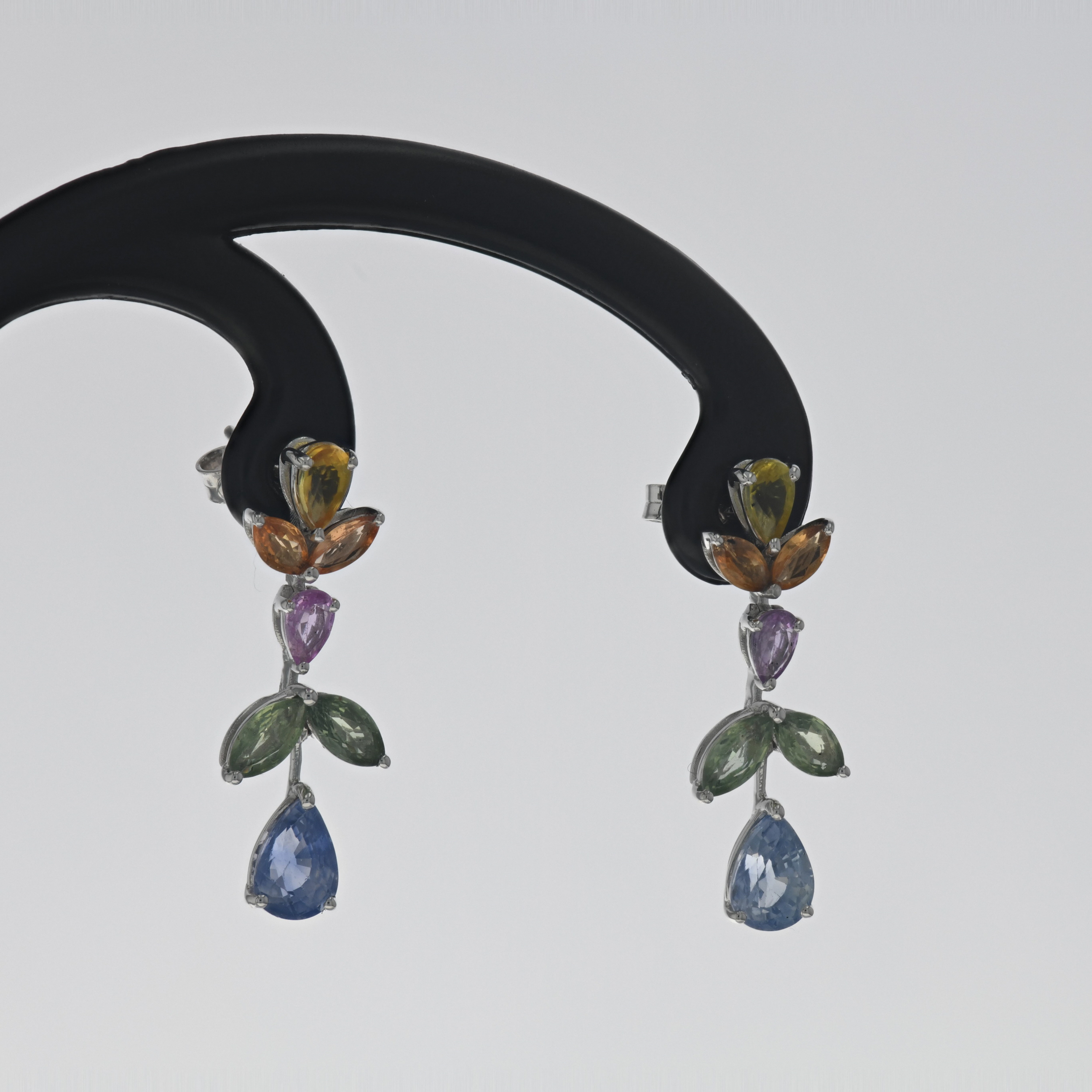 Cercei din aur alb 18k, 4,14 grame, cu safire multicolore