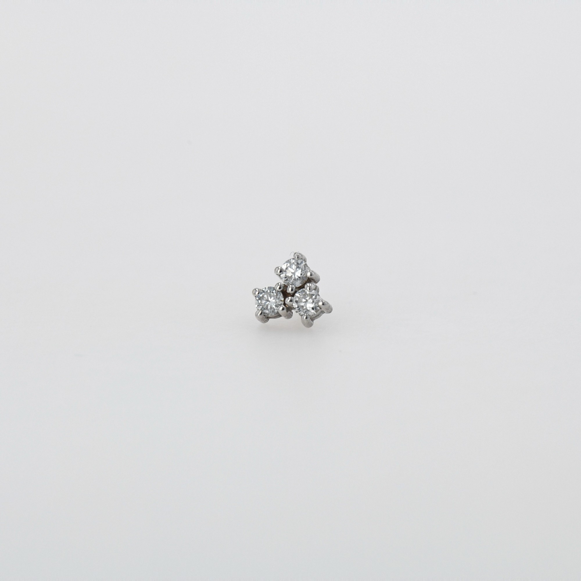 Cercel din aur alb 18k, 0,48 grame cu diamante