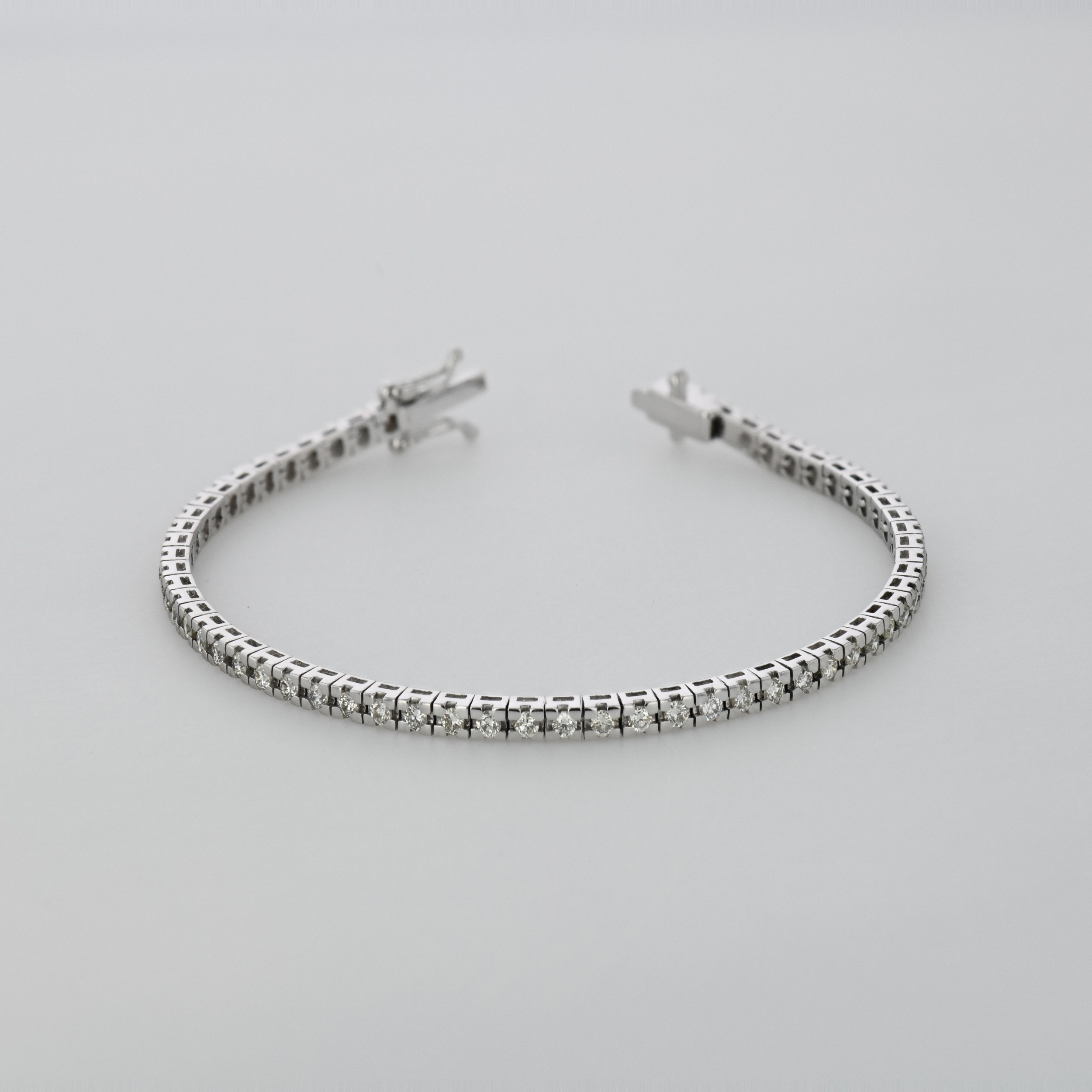 Bratara din aur alb 18k cu diamante 1,60 ct.