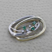 Brosa din aur alb si galben 14k cu diamante si smaralde