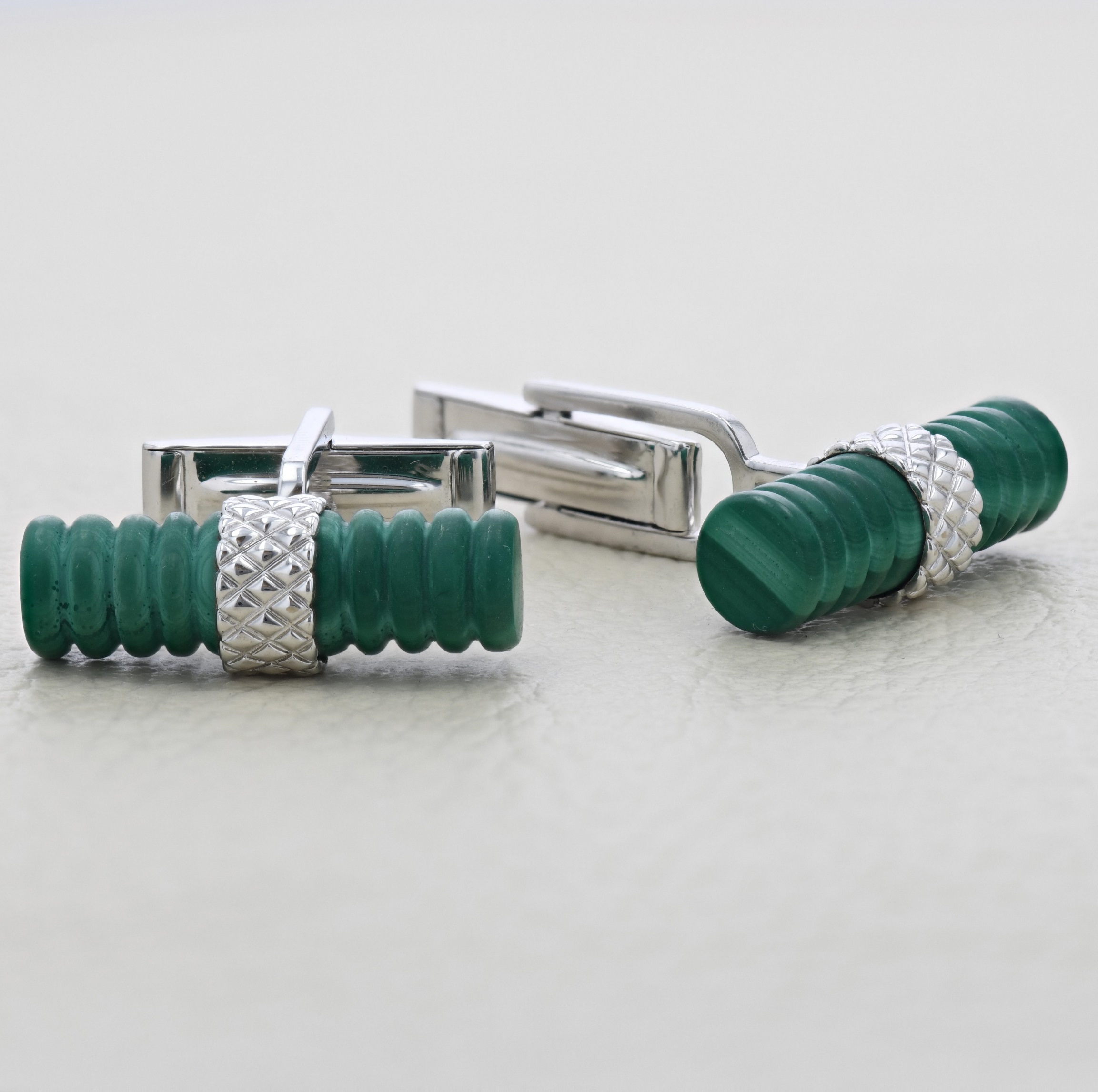 Butoni din aur alb 18k cu malachite