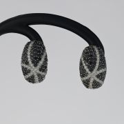 Cercei din aur galben 18k cu diamante negre si albe