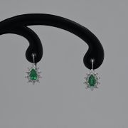 Cercei din aur alb 18k cu smaralde si diamante, 3,77 grame