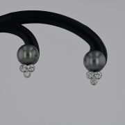 Cercei din aur alb 18k cu perle de cultura si diamante