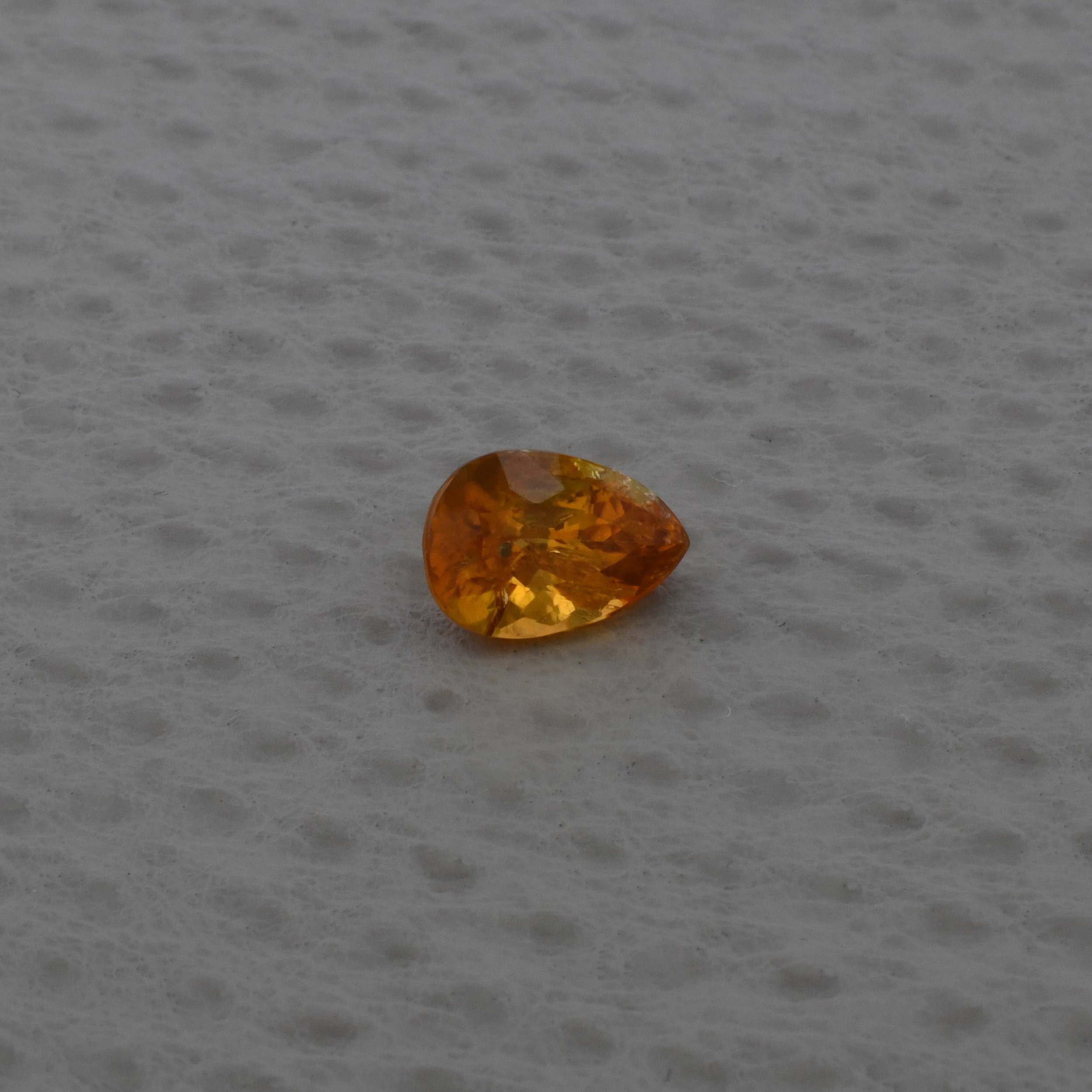 Clinohumit 3,93 ct., certificare HKD GL Canada