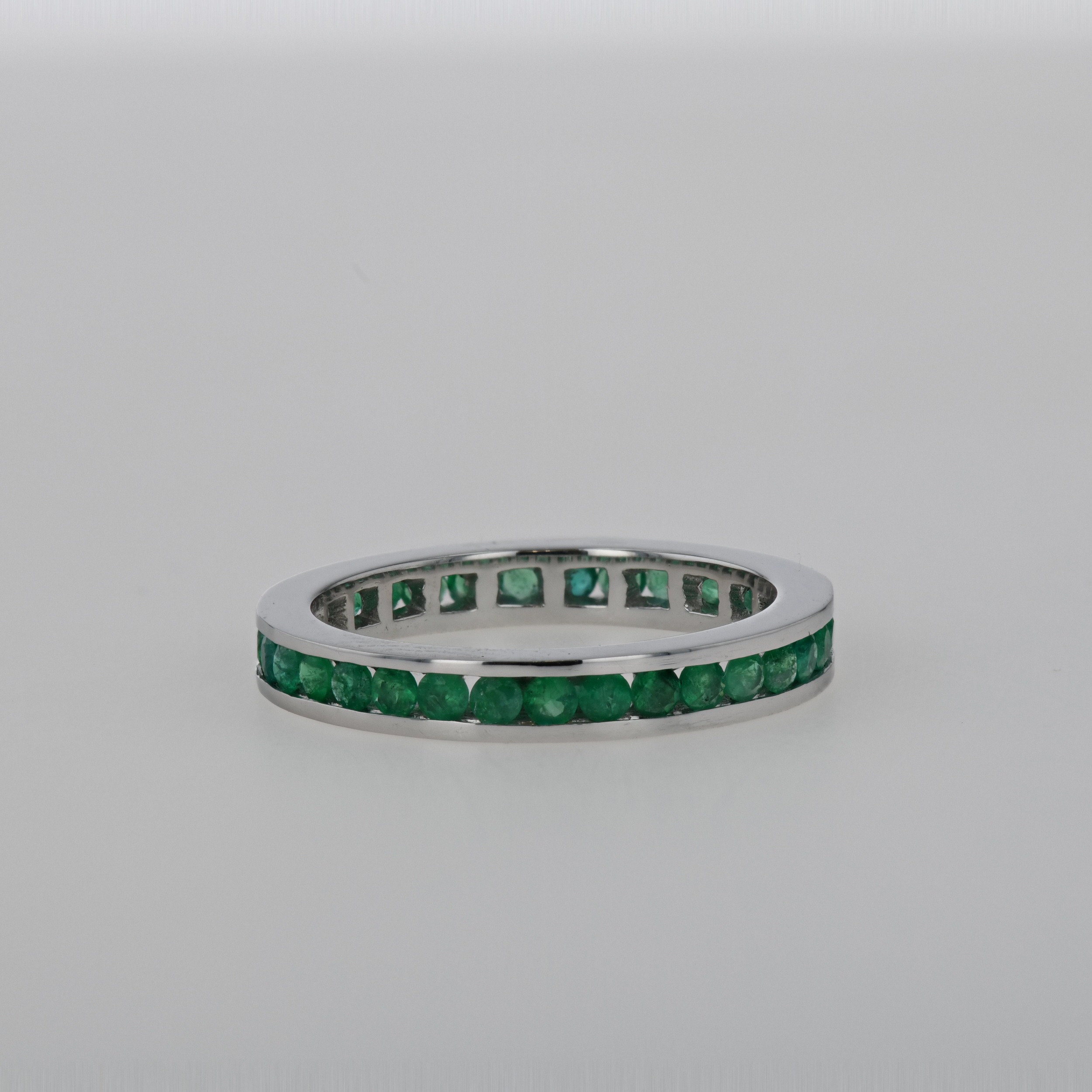 Inel din aur alb 18k, 3,46 grame, smaralde 1,07 ct.