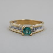 Inel de aur galben 18k, cu smarald si diamante