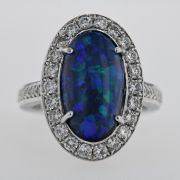 Inel din aur alb 18k cu opal si diamante