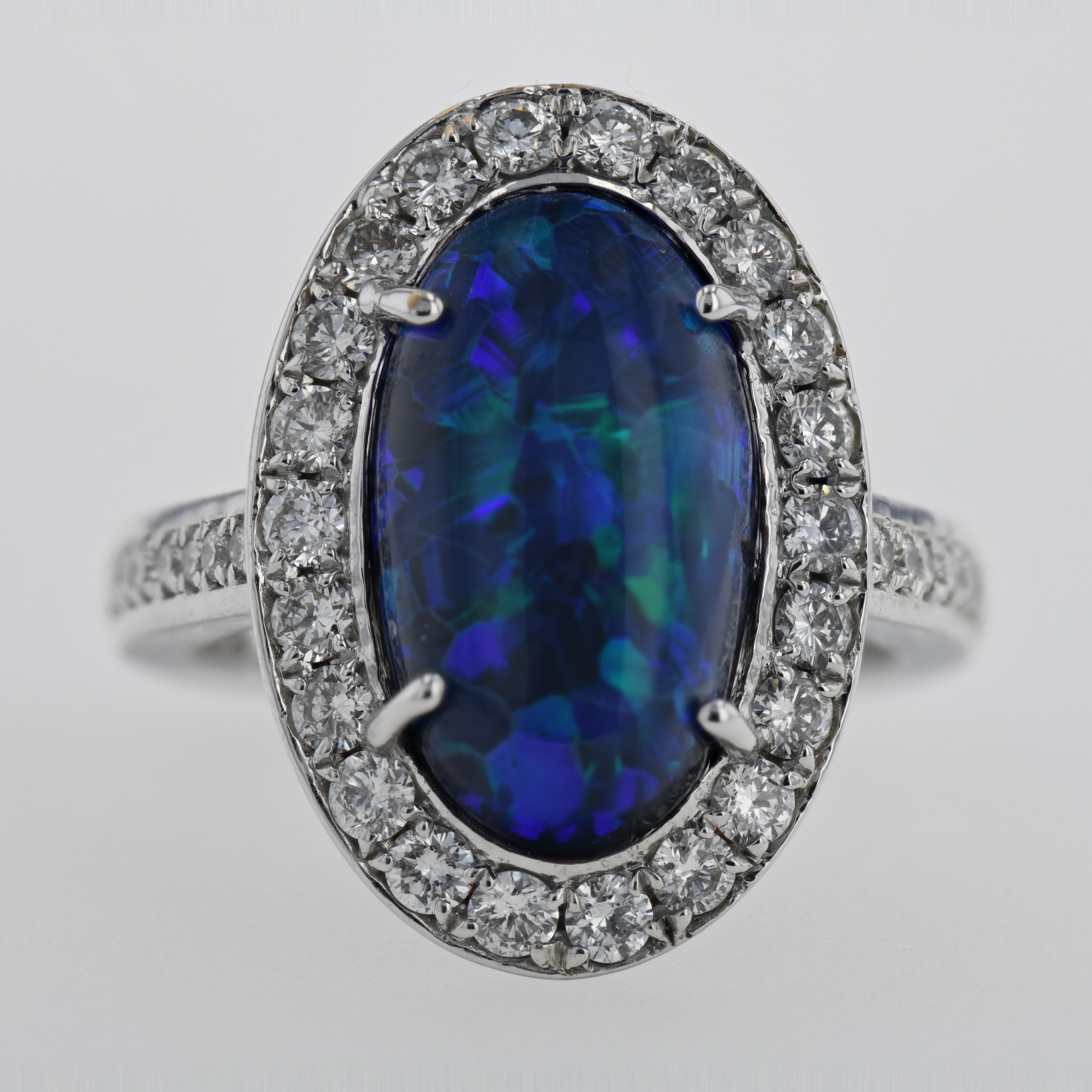 Inel din aur alb 18k cu opal si diamante