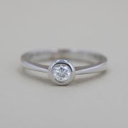 Inel de logodna cu diamant, de aur alb