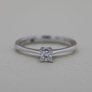 Inel din aur alb cu diamant (logodna)