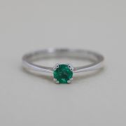 Inel din aur alb cu smarald