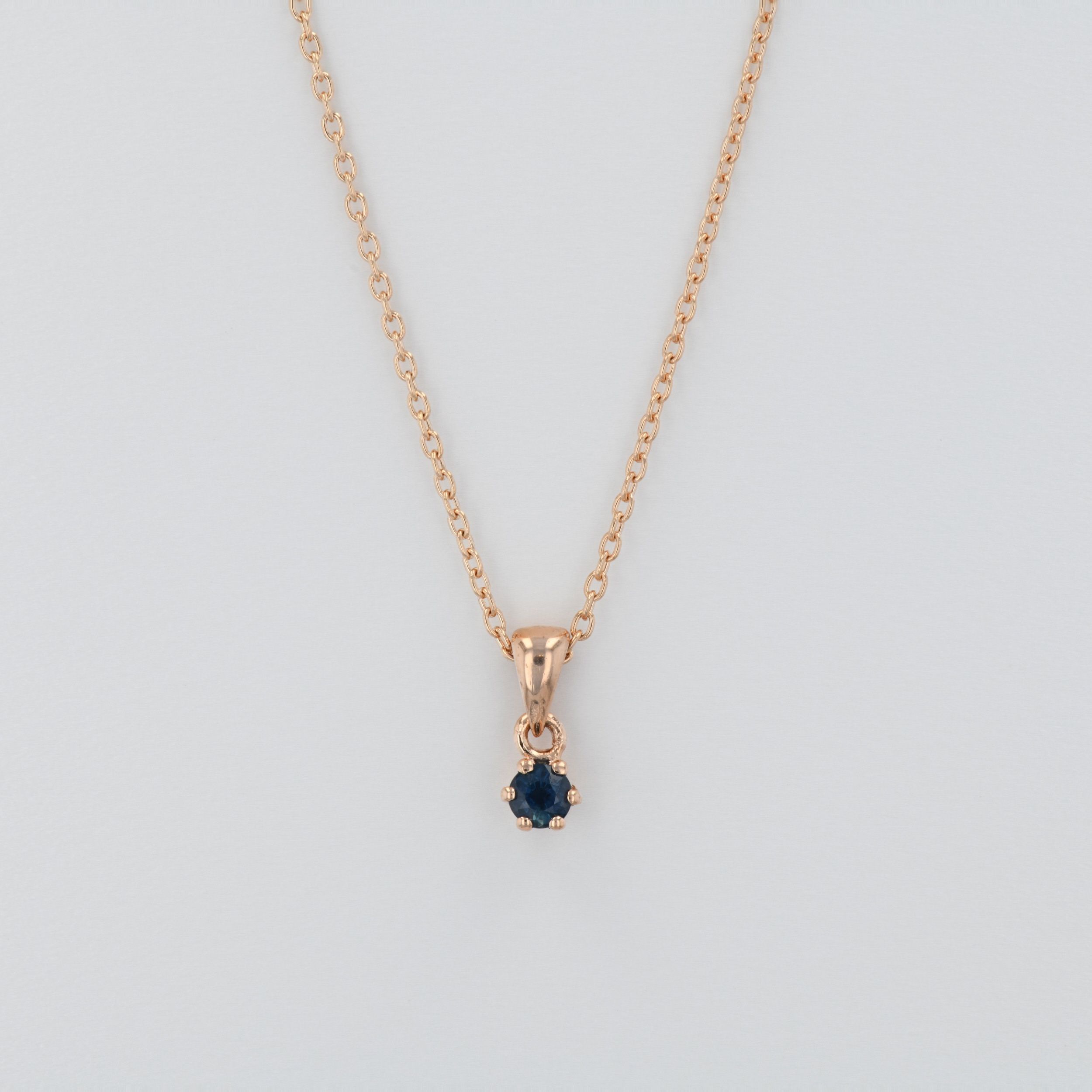 Lant cu pandantiv, aur roz 18k cu safir