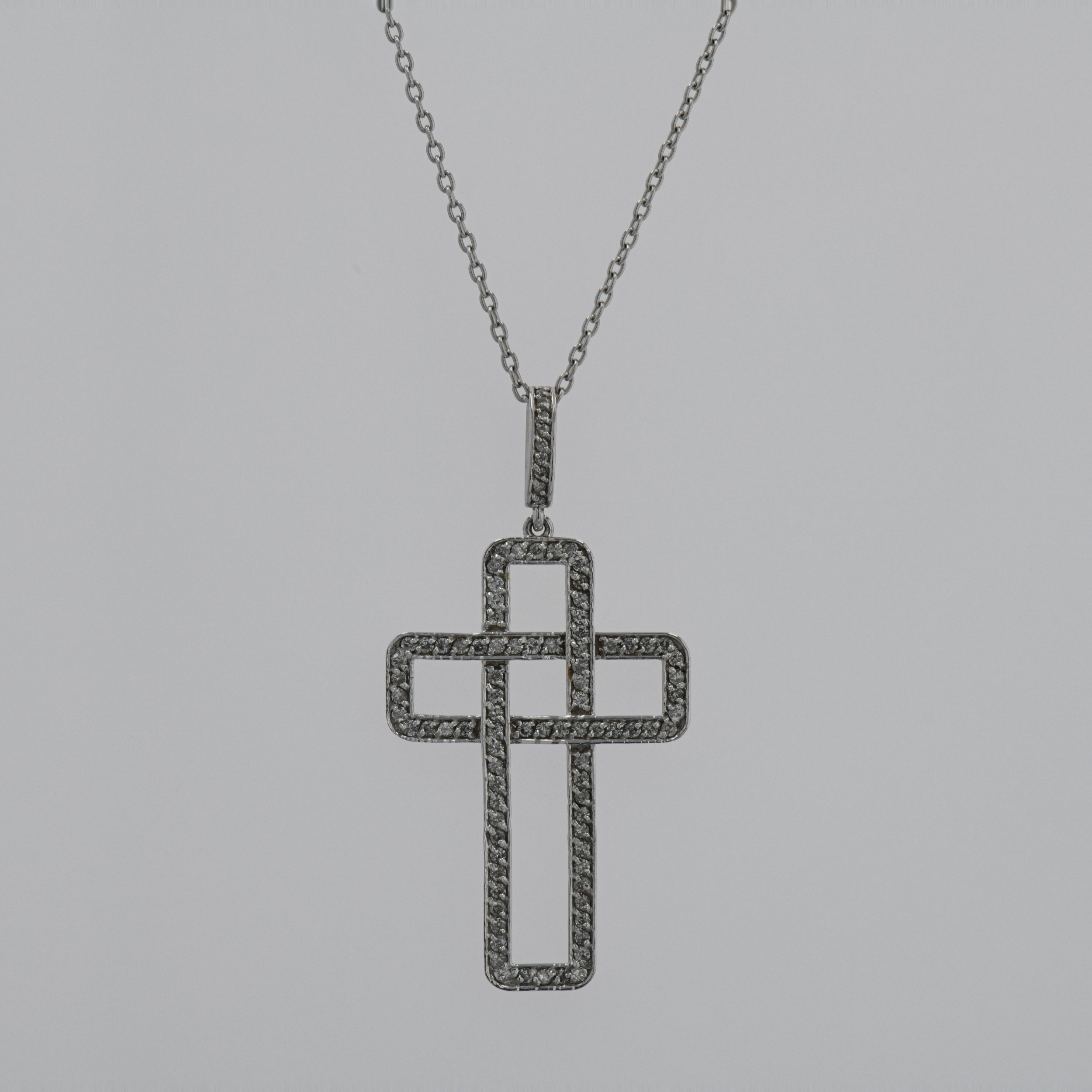 Cruce traforata cu diamante