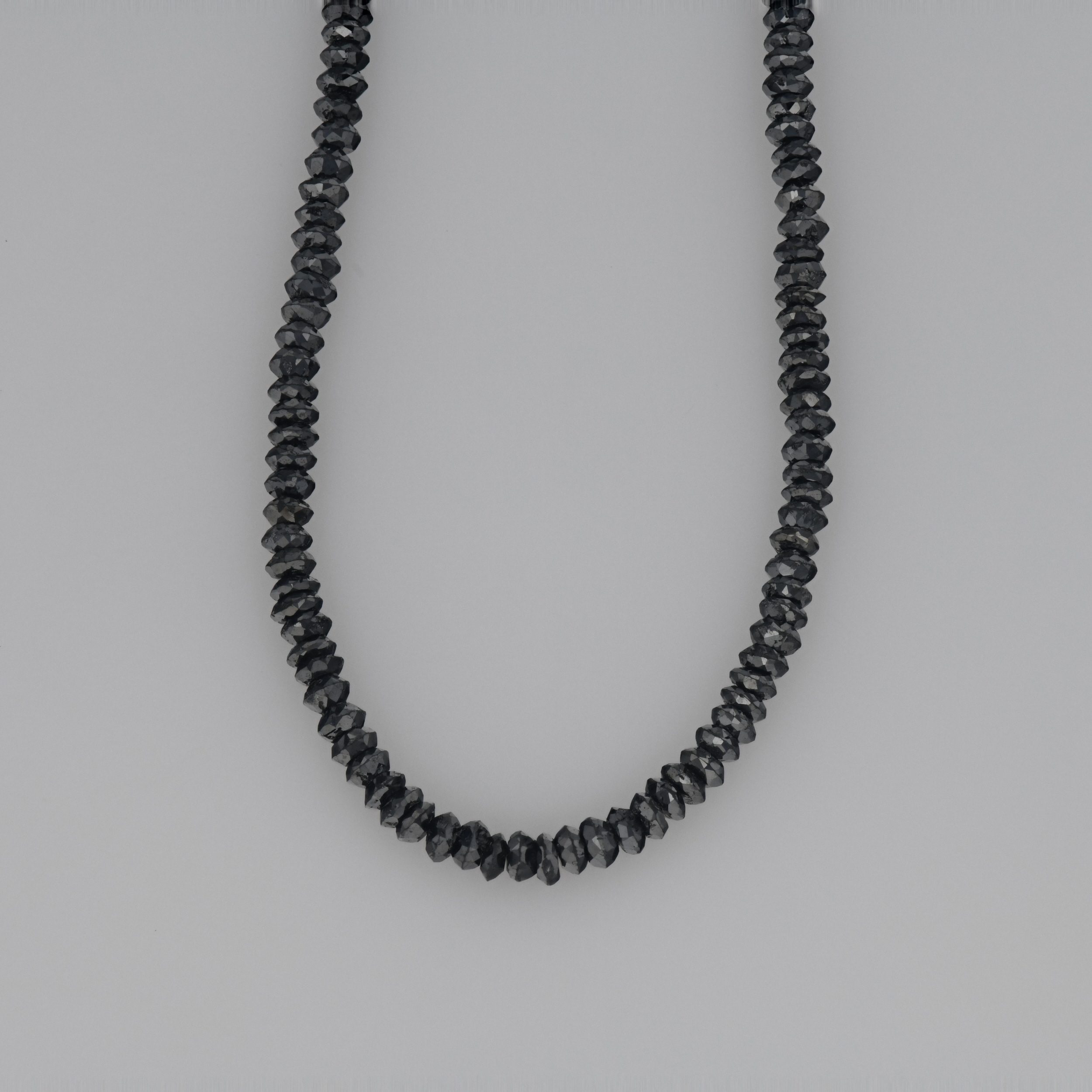 Colier 6,90 grame din diamante negre(brute), inchizatoare aur alb 18k